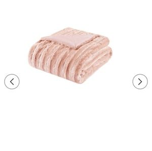 Pink throwblanket